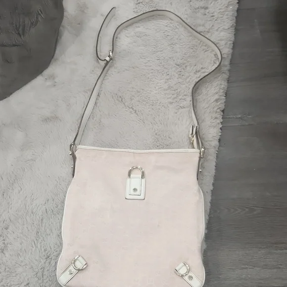 Gucci Pink Crossbody Bag with Gold Accents - Picture 2 of 15